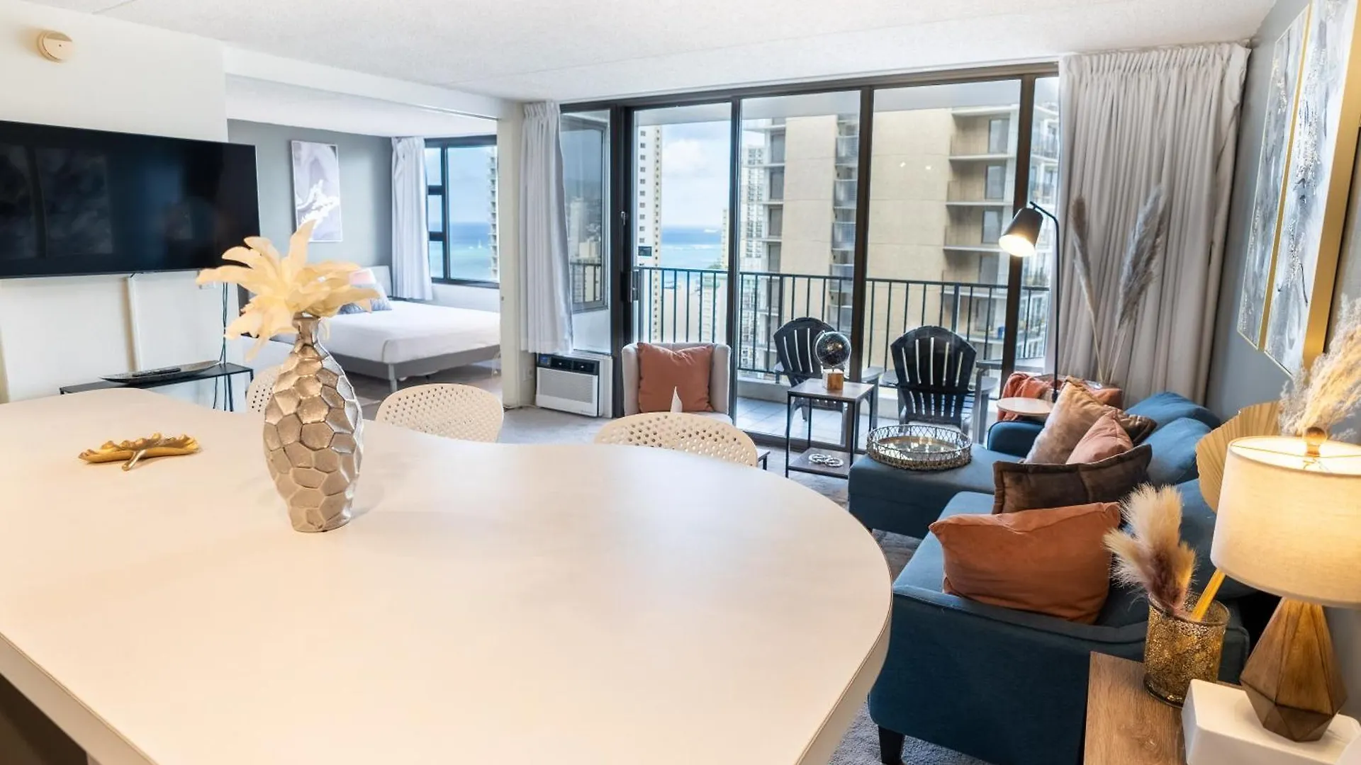 Oceanview Oasis On 28Th Floor - Steps To Waikiki Beach & Free Parking location